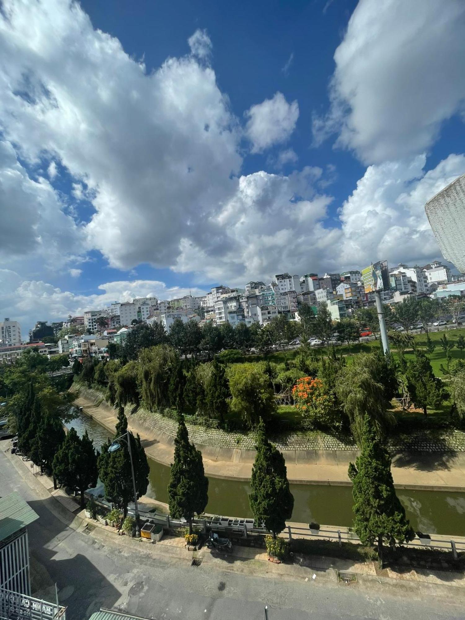 Phuong Vy Hotel Dalat Bagian luar foto